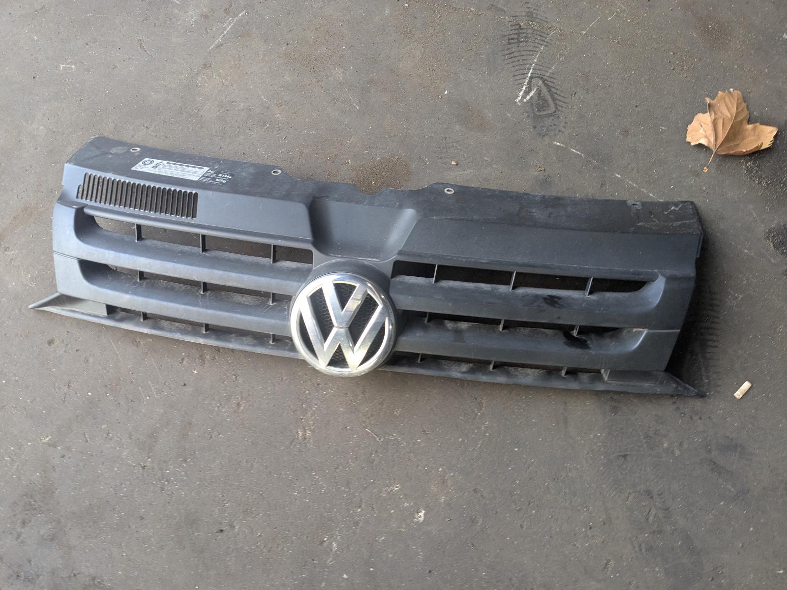 2013 Volkswagen Transporter Grille View Auto part Grille Volkswagen Transporter 2013