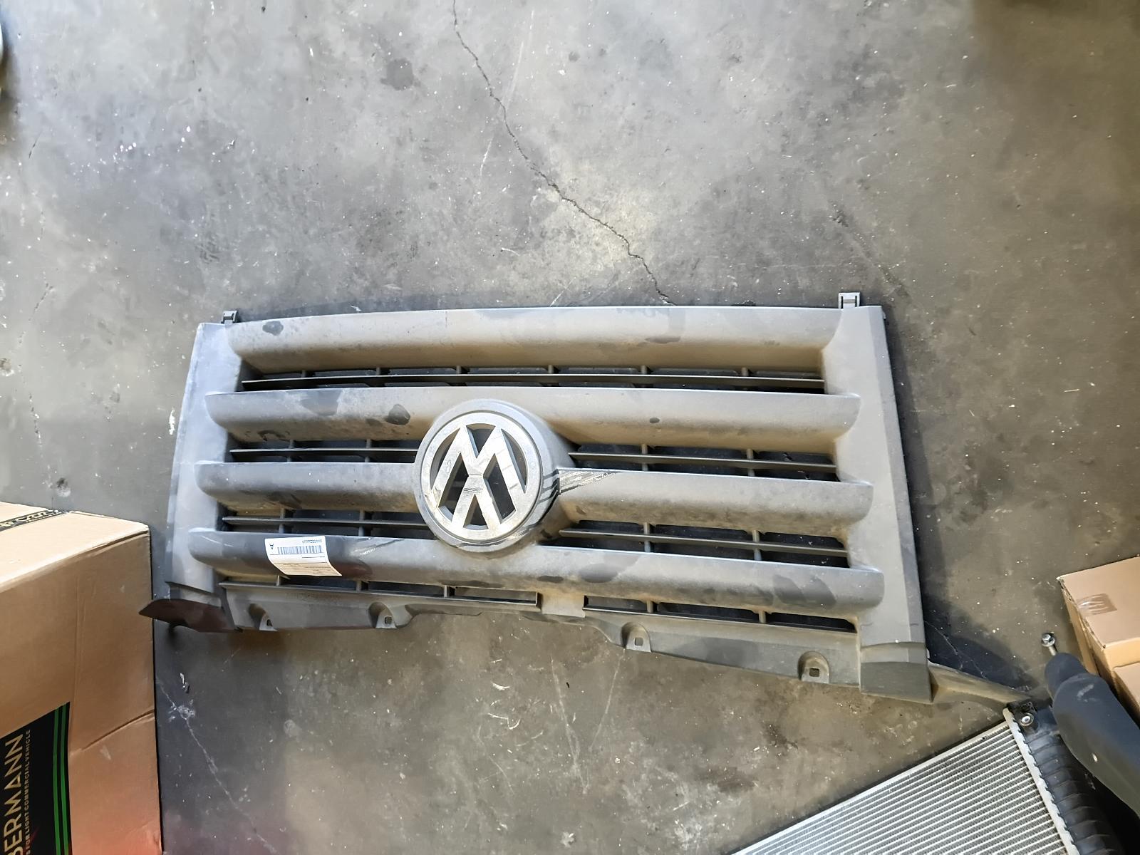 View Auto part Grille Volkswagen Crafter 2010